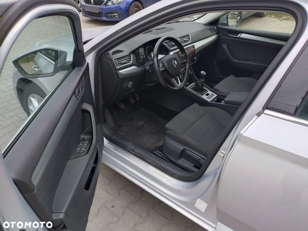 Skoda Superb 2.0 TDI Ambition - 9