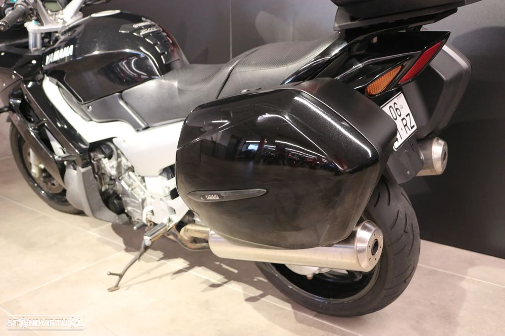 Yamaha FJR 1300 - 6