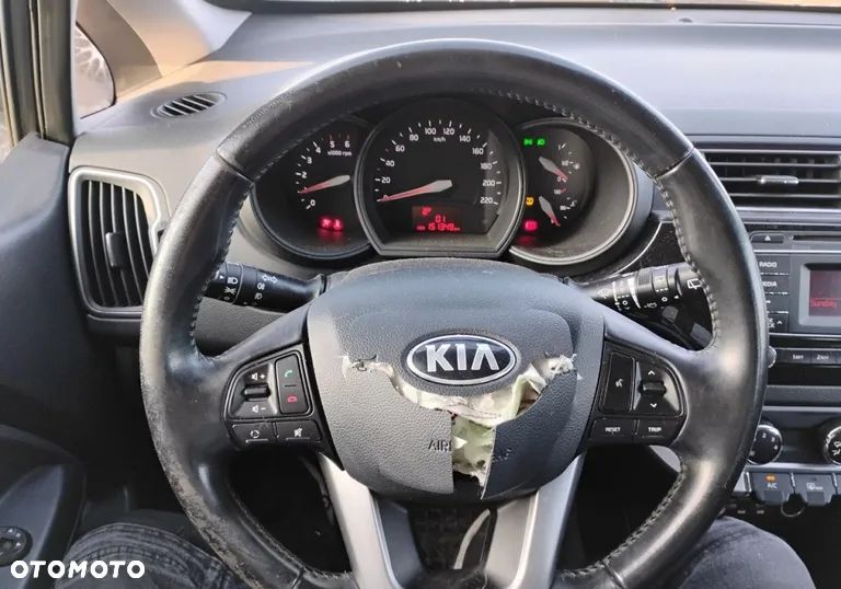 Kia Rio - 11