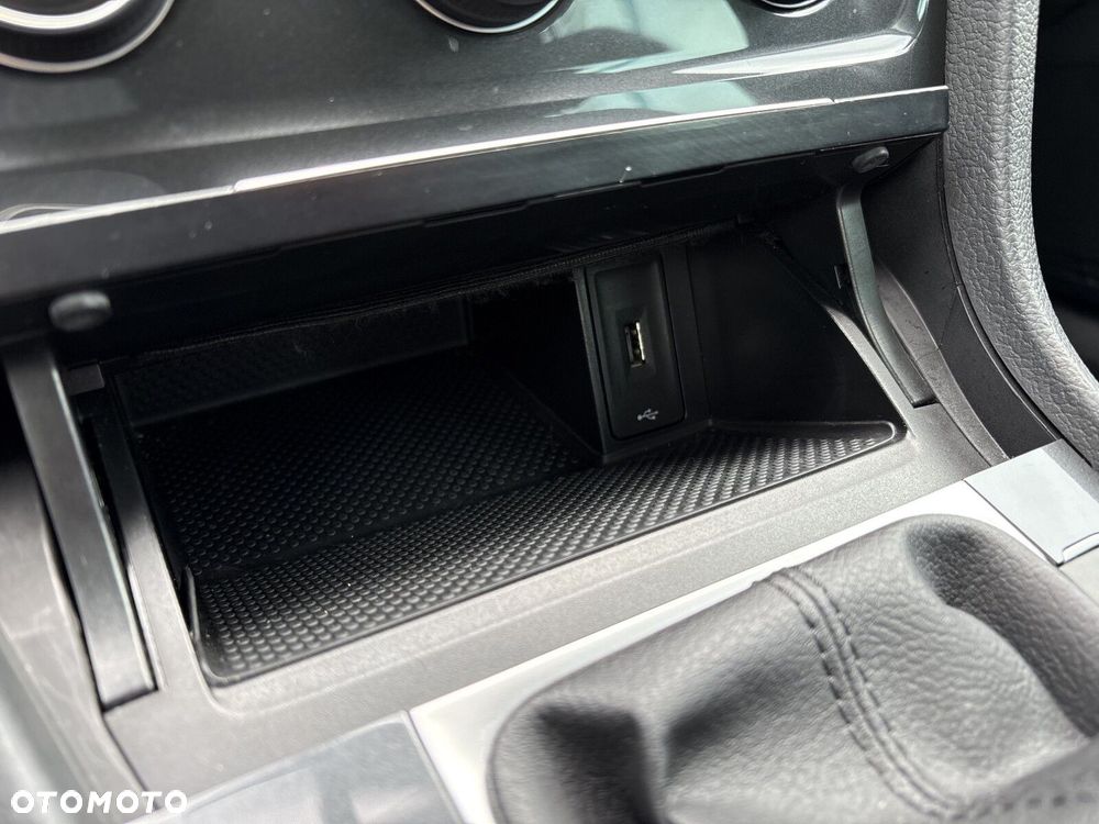 Volkswagen Golf 1.5 TSI BMT Comfortline - 18
