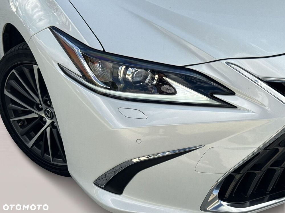 Lexus ES 300h Business Edition - 28