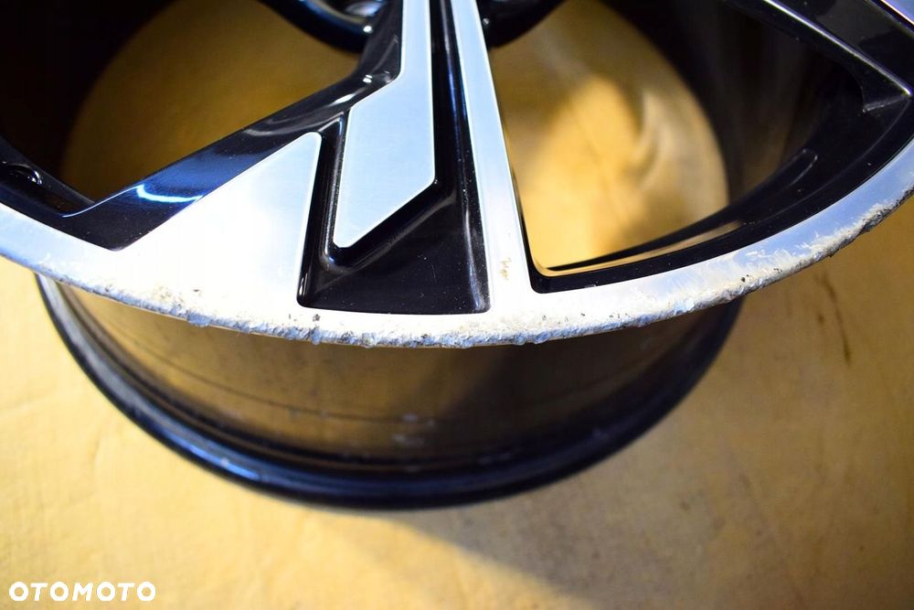 AUDI 20 ,,S-Line RS4 S4 A4 B9 8W0 Nowy Model Oryginał - 2