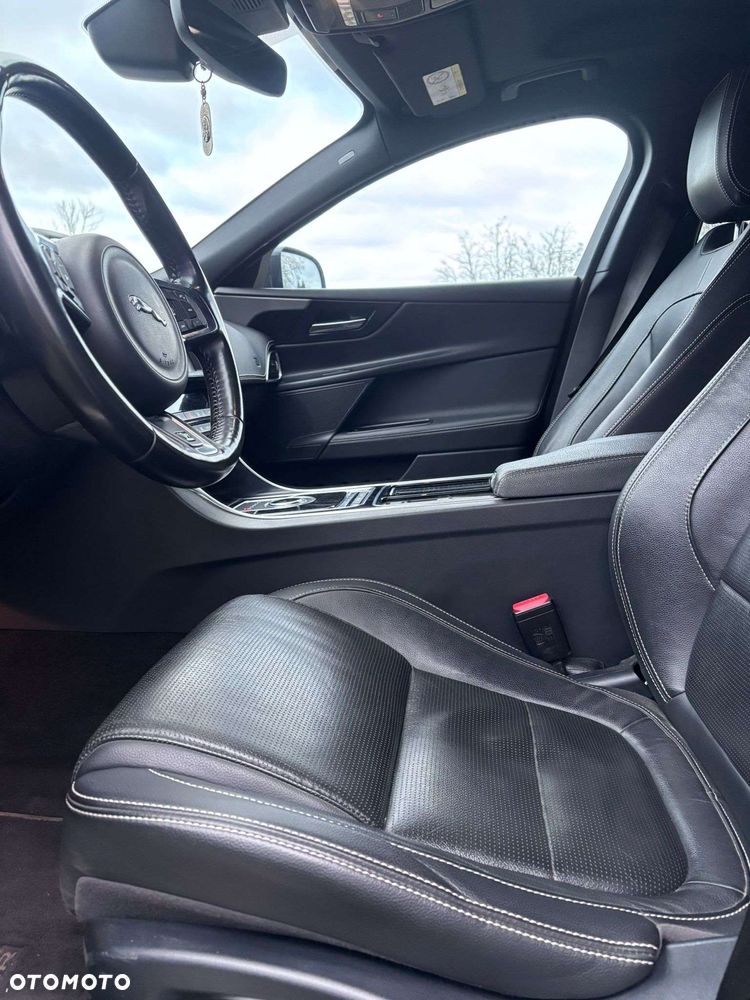 Jaguar XE E-Performance R-Sport - 10