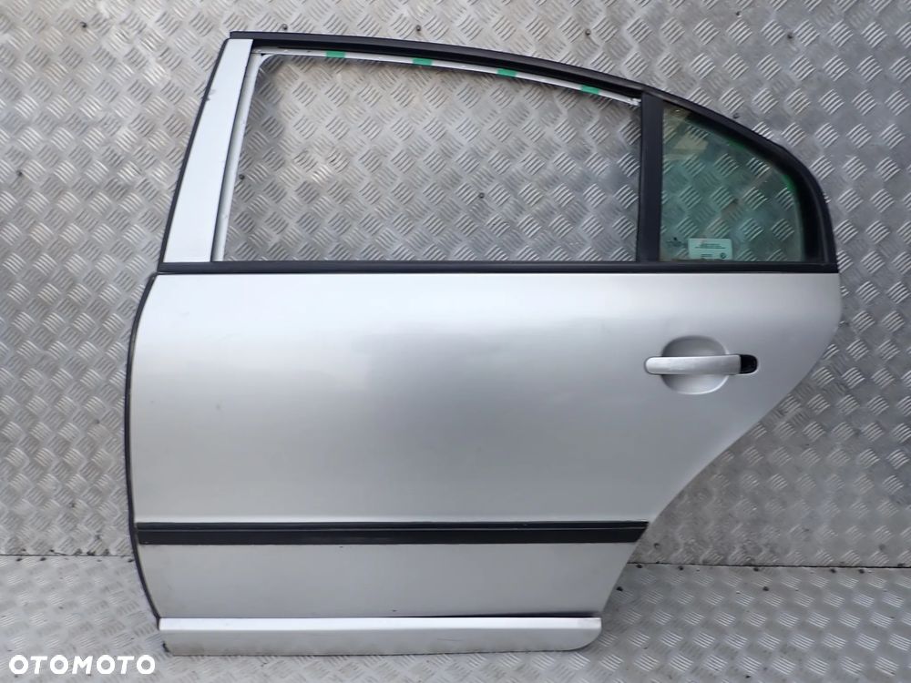 DRZWI LEWY TYŁ SKODA SUPERB RADOM - 1