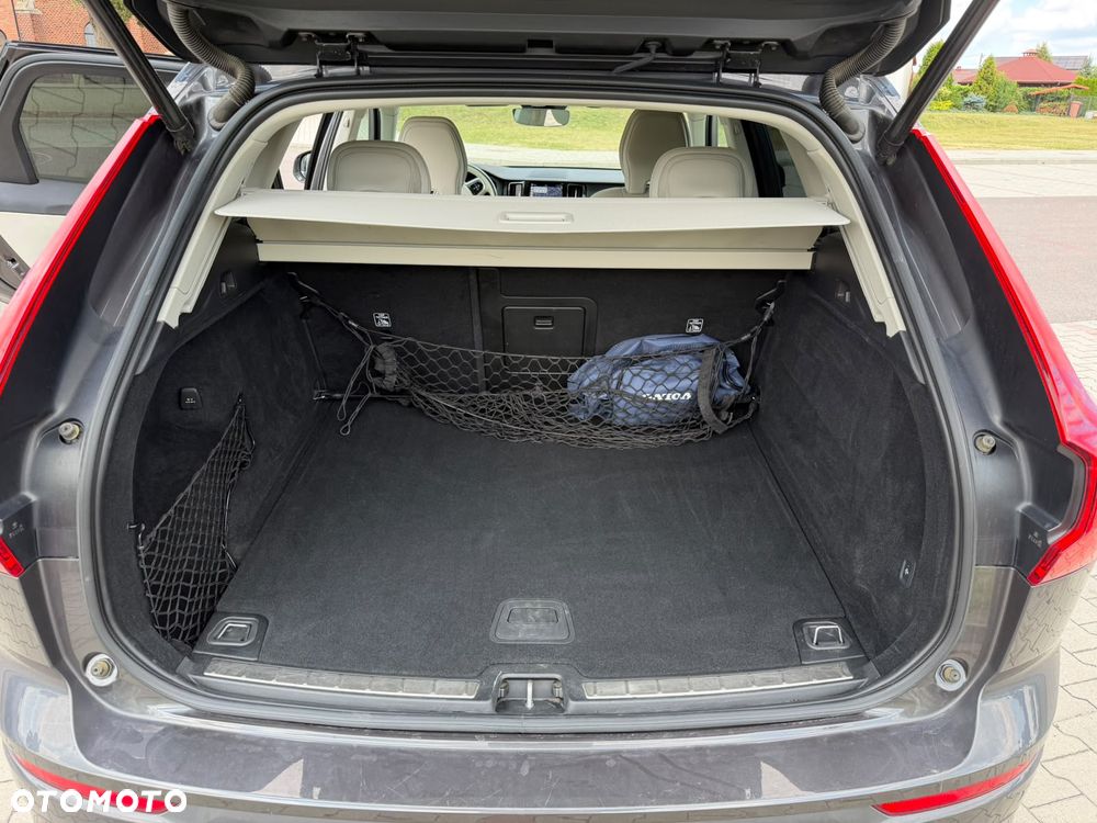Volvo XC 60 B5 B AWD Plus Bright - 16