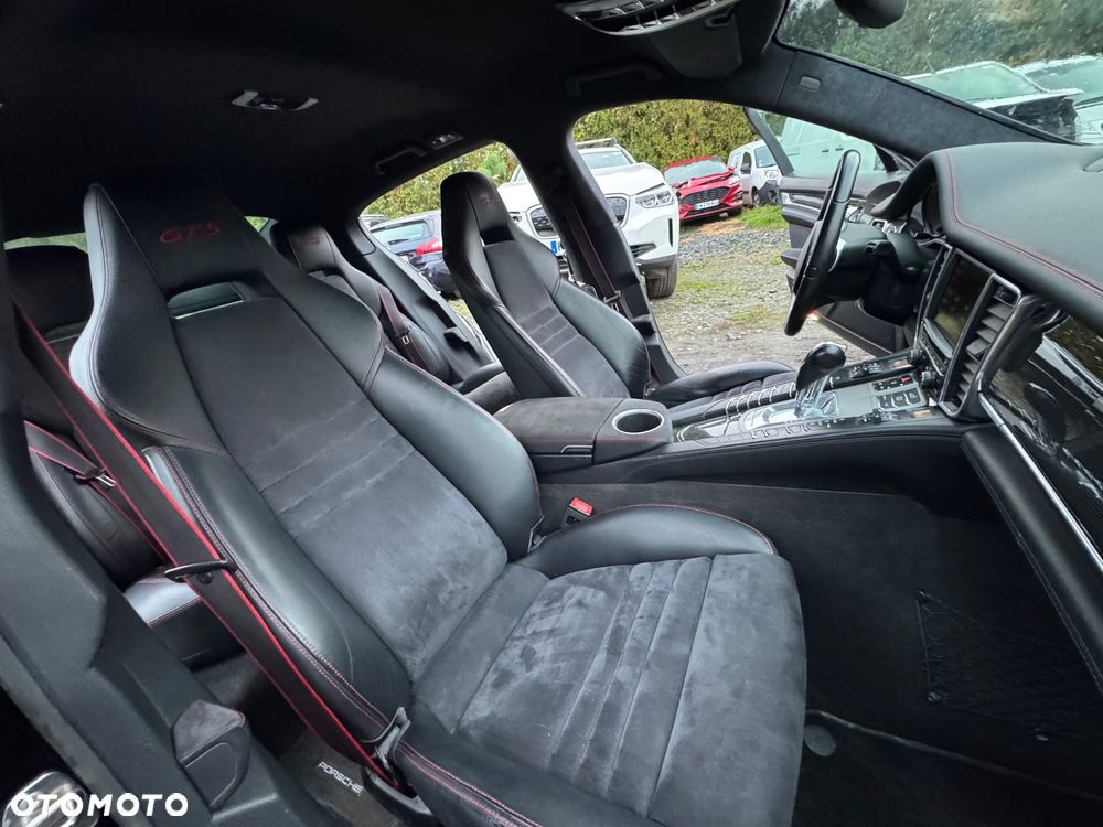Porsche Panamera GTS PDK - 10