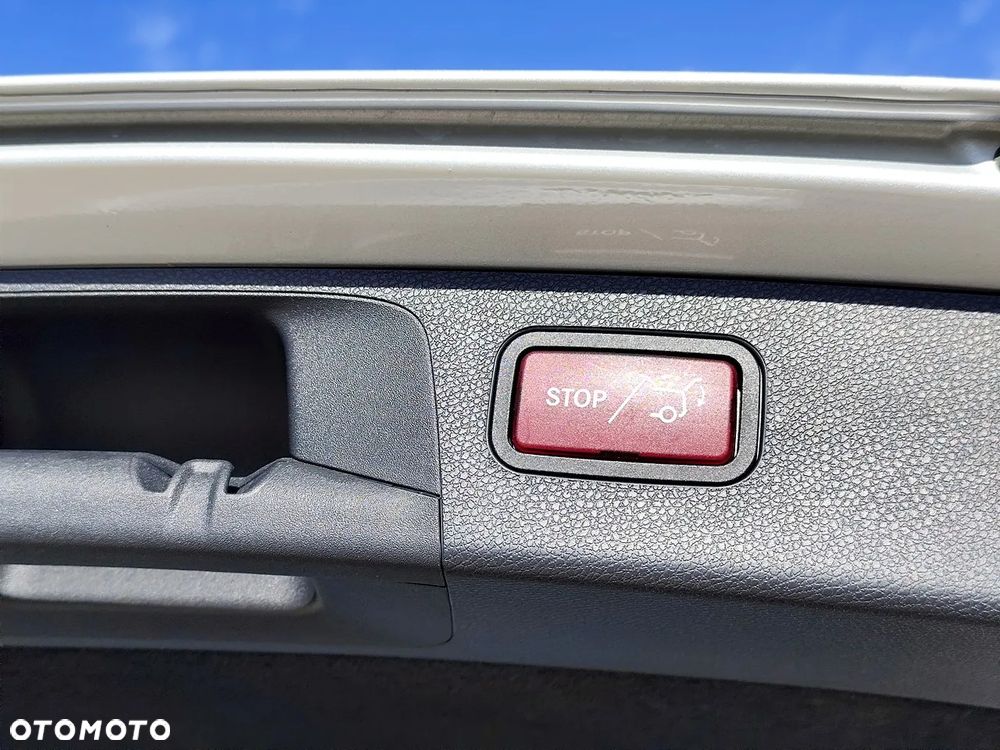 Mercedes-Benz Klasa E 220 d 4-Matic 9G-TRONIC - 12