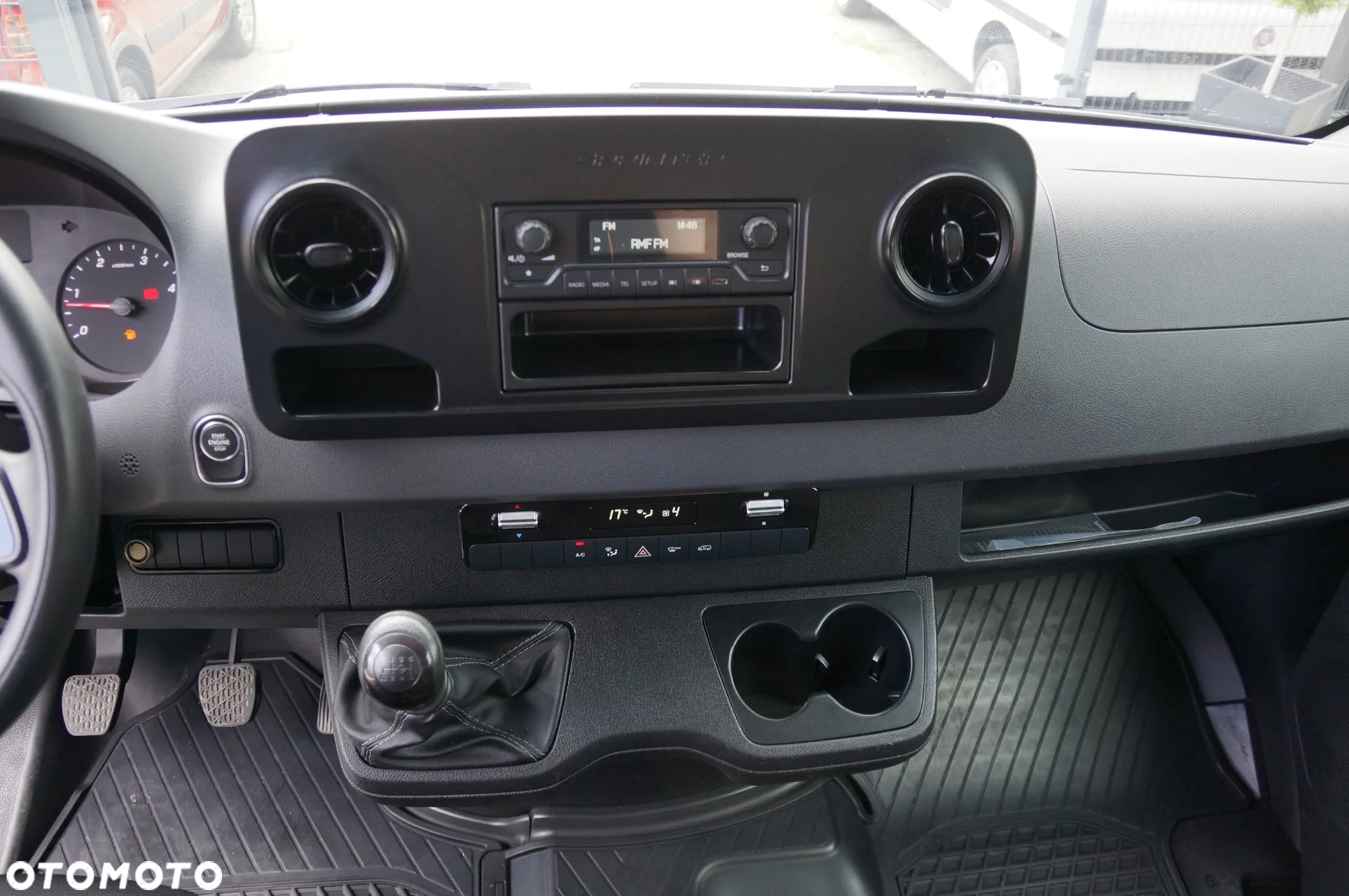 Mercedes-Benz Sprinter - 12