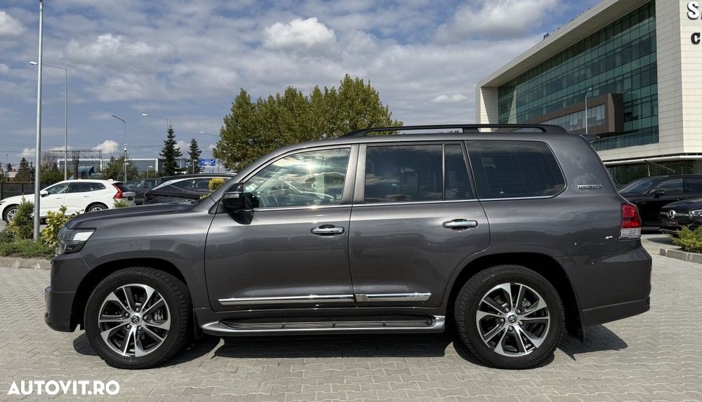 Toyota Land Cruiser - 7