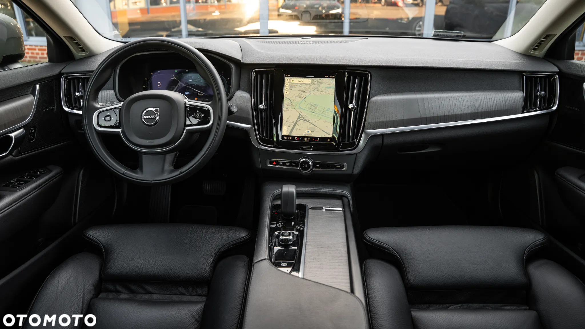 Volvo V90 Cross Country - 24