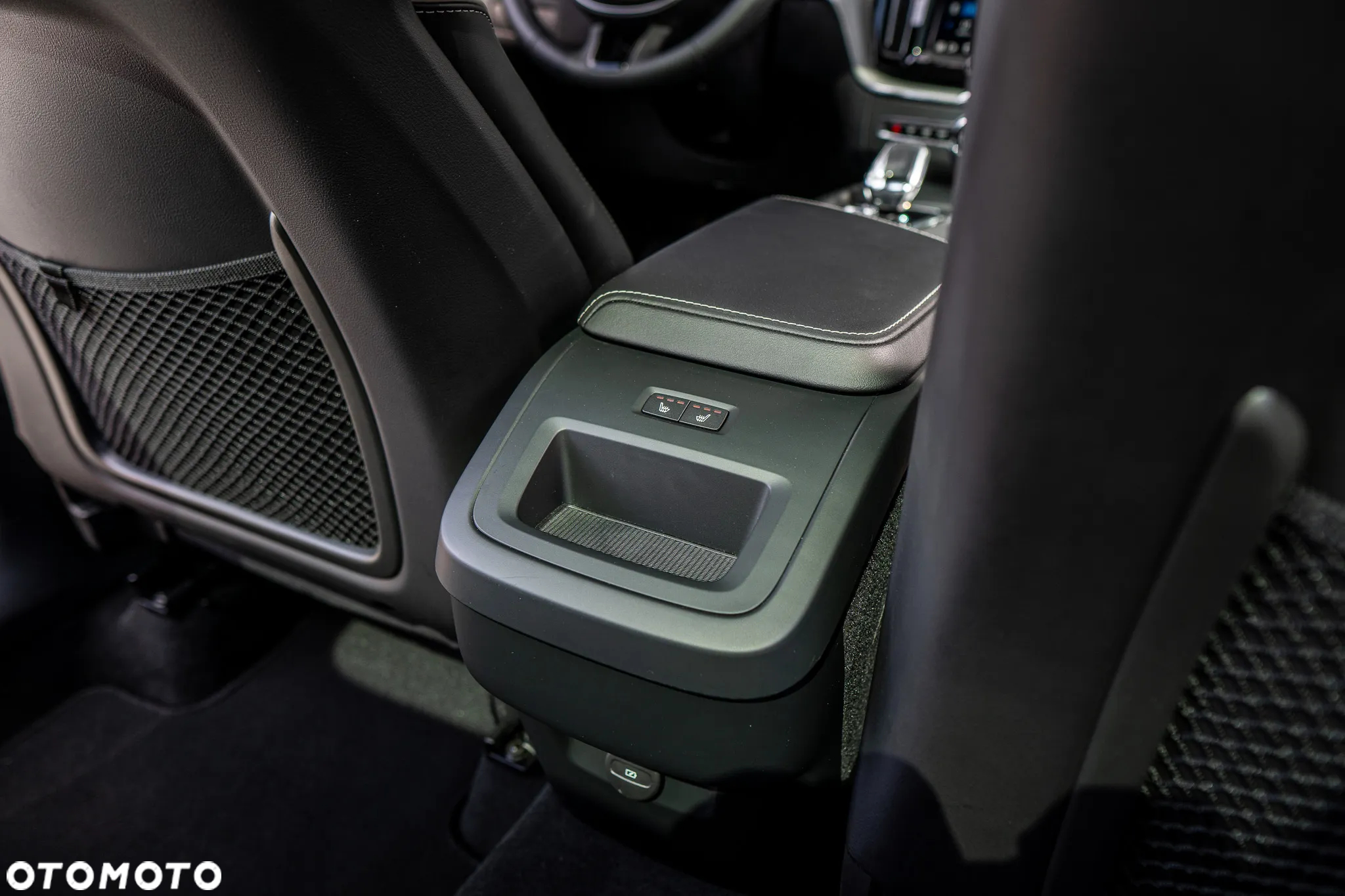 Volvo XC 60 B4 D AWD Plus Dark - 18
