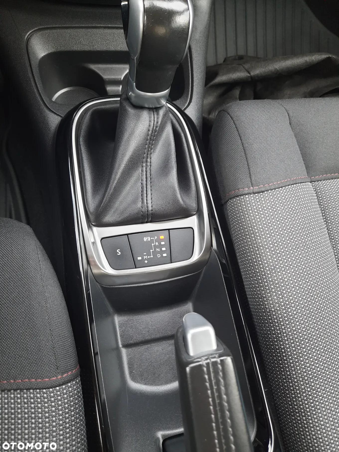 Citroën C4 Cactus BlueHDi 120 Stop&Start EAT6 Shine - 24