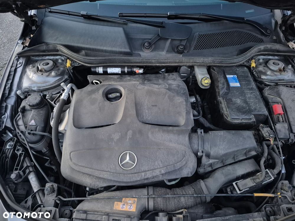 Mercedes-Benz CLA 200 7G-DCT AMG Line - 27
