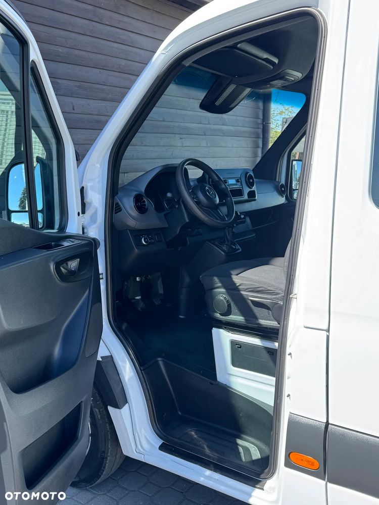 Mercedes-Benz Sprinter - 12