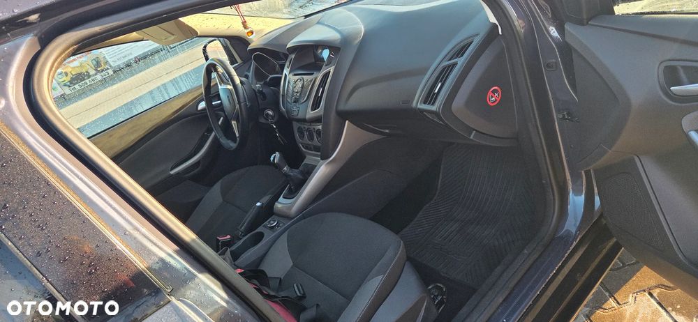 Ford Focus 1.6 Ambiente - 4