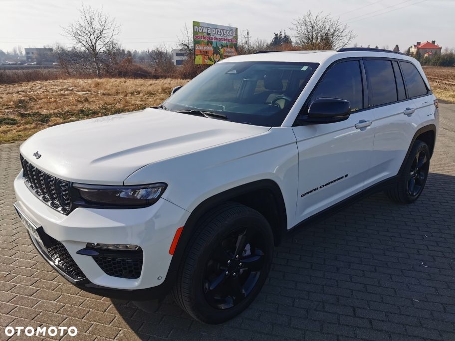 Jeep Grand Cherokee - 32