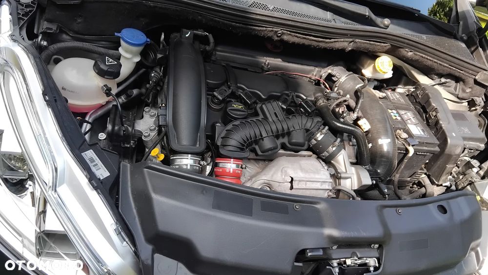 Peugeot 208 GTI 200 THP - 8
