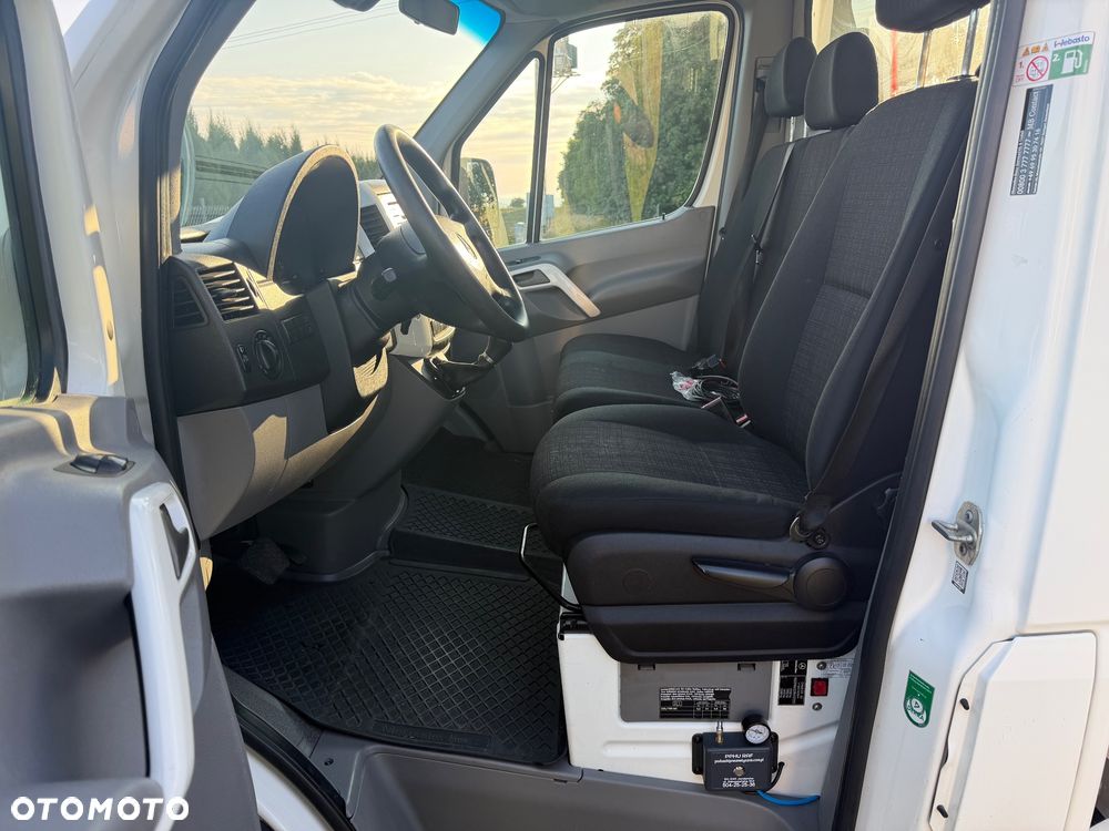 Mercedes-Benz Sprinter - 12