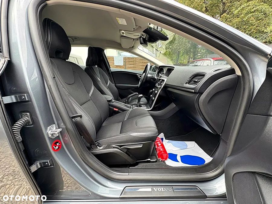 Volvo V40 D2 Drive-E Momentum - 17