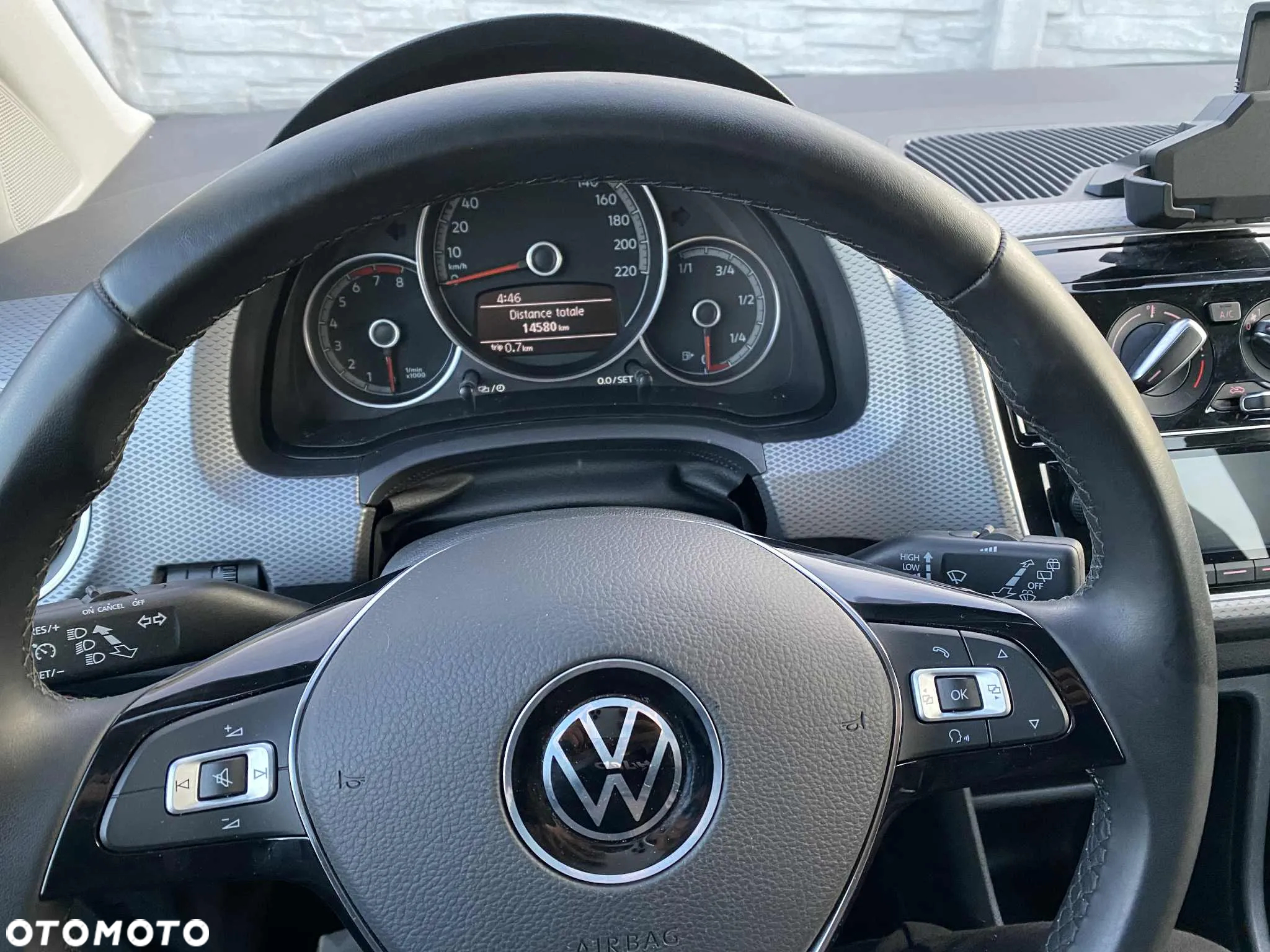 Volkswagen up! Active - 19