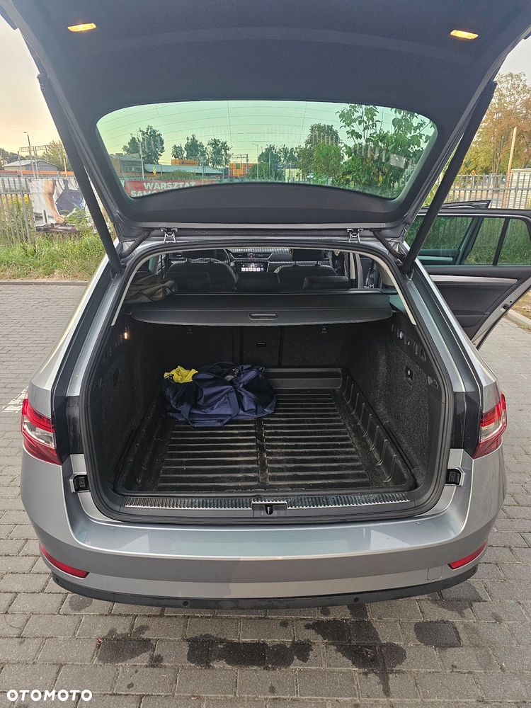 Skoda Superb 2.0 TDI Style - 9