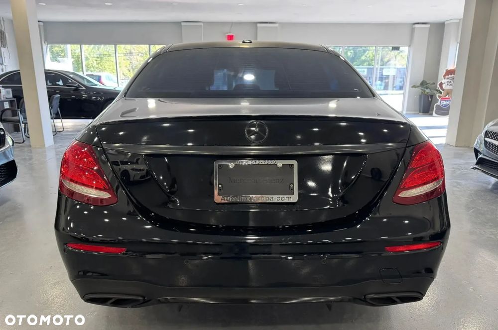 Mercedes-Benz Klasa E 300 9G-TRONIC AMG Line - 4
