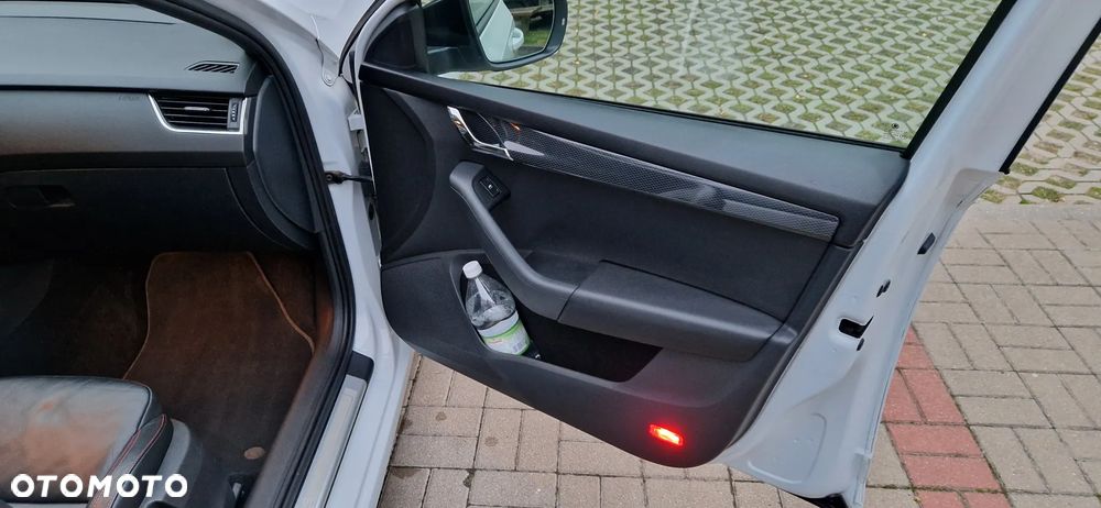 Skoda Octavia 2.0 TDI DSG RS - 12