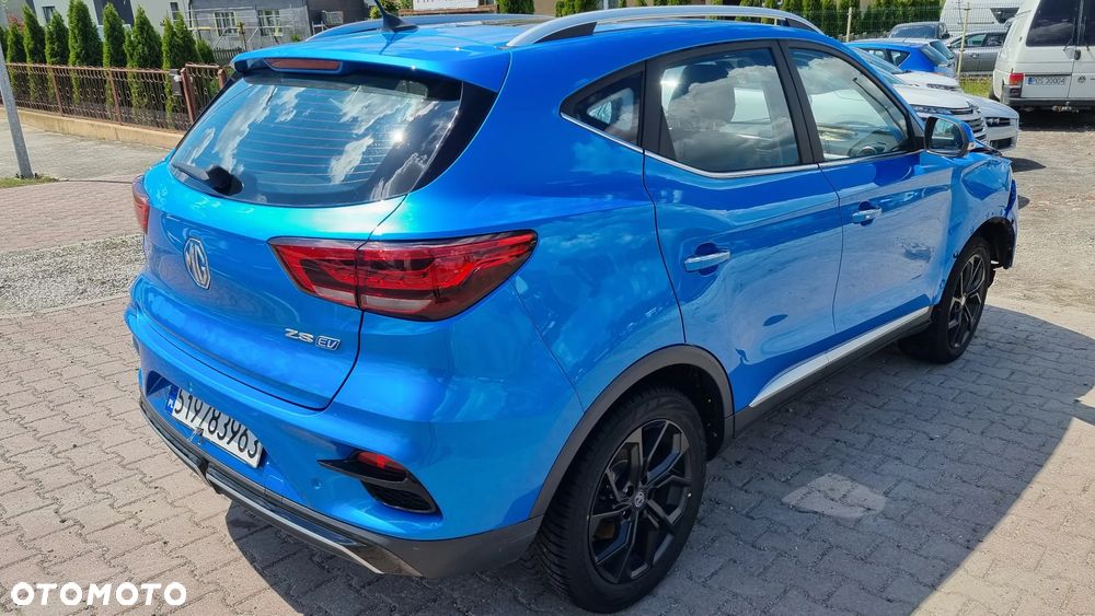 MG ZS - 16