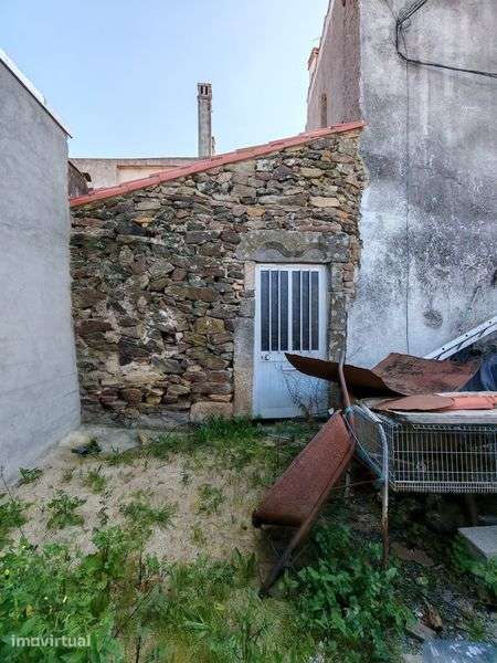 Moradia Tradicional com Quintal no Centro de Penamacor - Grande imagem: 2/9