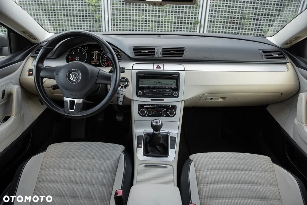 Volkswagen Passat 2.0 TDI DPF BlueMotion Technology Comfortline - 23