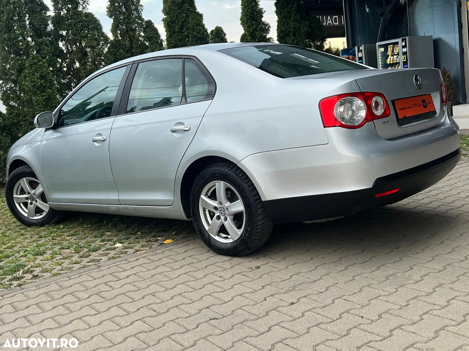 Volkswagen Jetta 1.6 Trendline - 3
