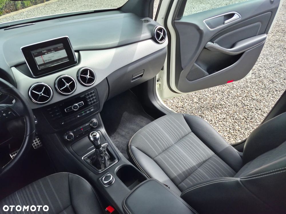 Mercedes-Benz Klasa B 180 BlueEFFICIENCY Edition Style - 15