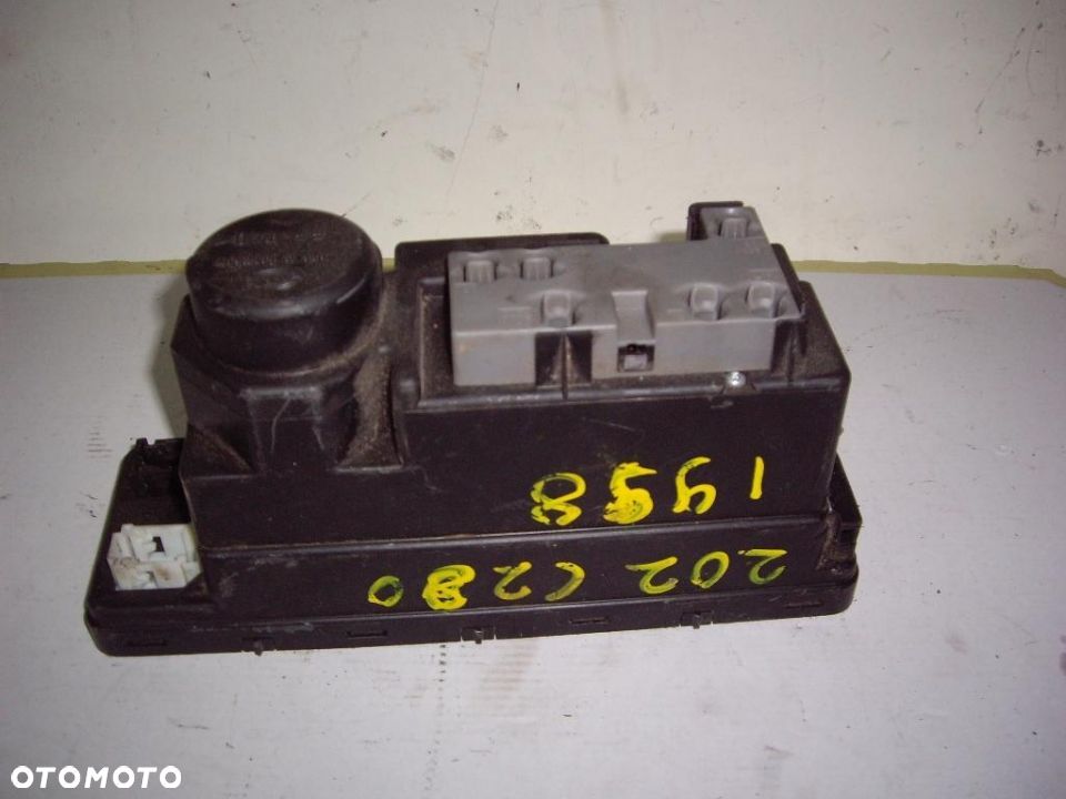 POMPKA CENTRALNEGO ZAMKA MERCEDES W202 CZESCI - 1