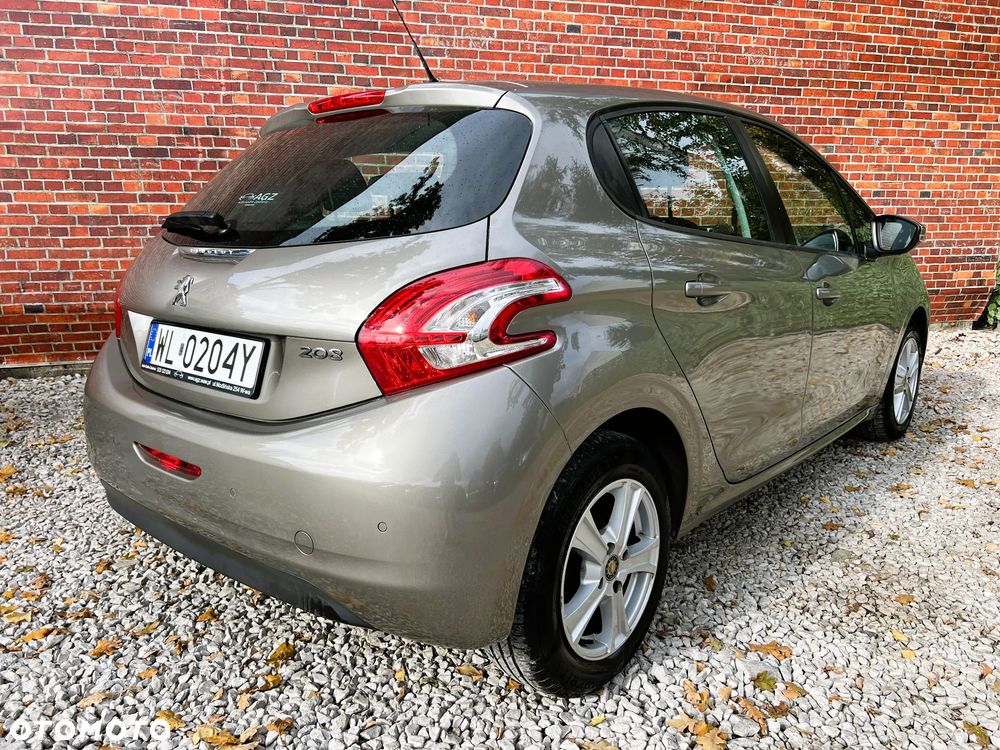 Peugeot 208 - 5