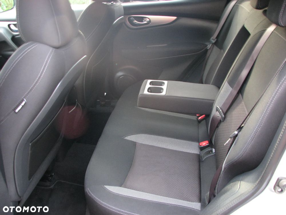 Nissan Qashqai 1.2 DIG-T N-Connecta EU6 - 17