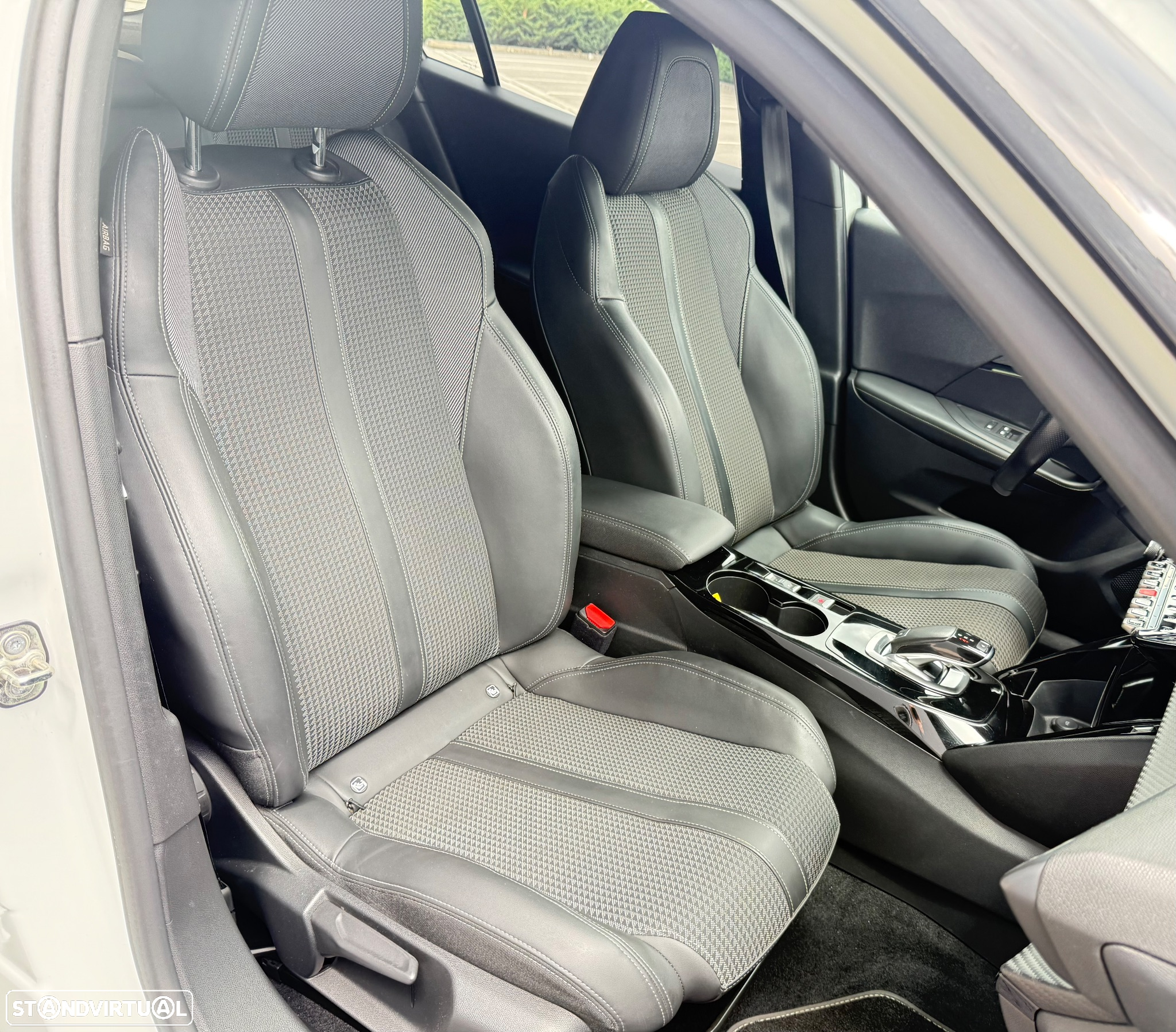 Peugeot 2008 1.2 PureTech GT Line EAT8 - 37