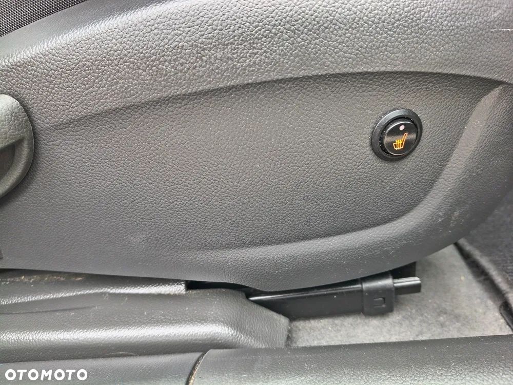 Chevrolet Cruze 2.0 LS - 23