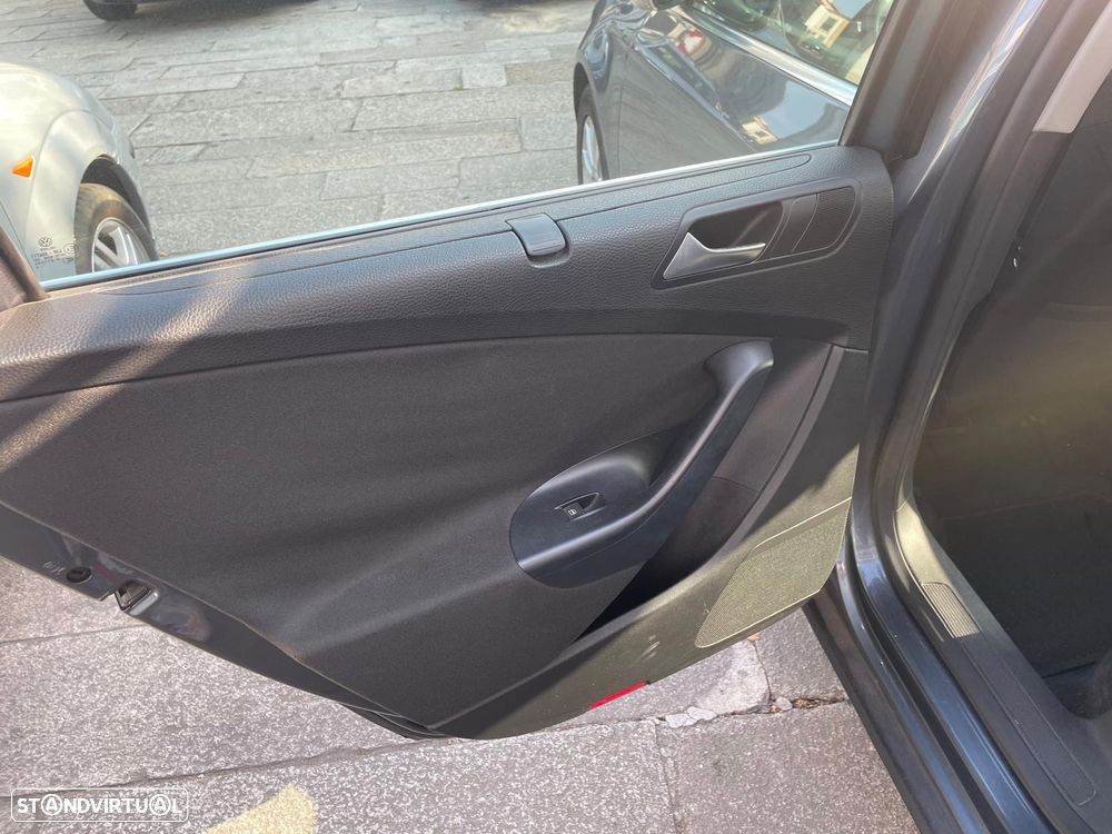 VW Passat Variant 2.0 TDI Confortline - 6