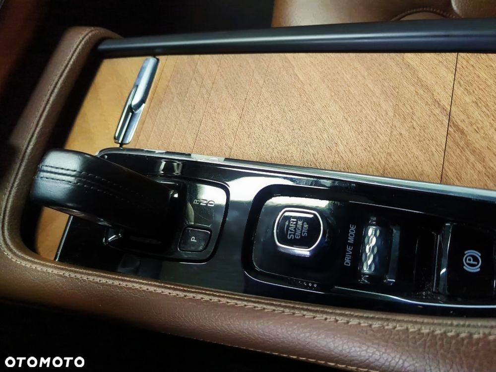 Volvo XC 90 B5 D AWD Momentum Pro - 10