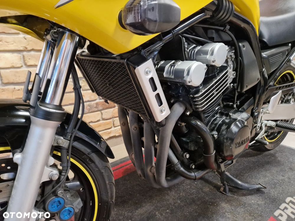 Yamaha FZS - 22