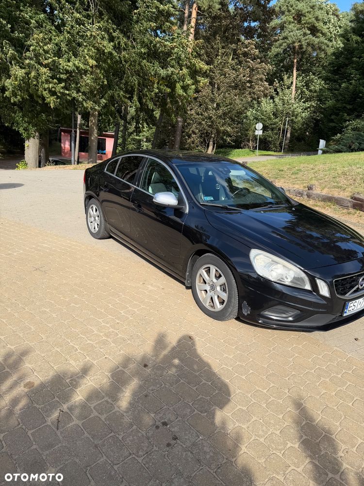 Volvo S60 D3 R-Design - 6