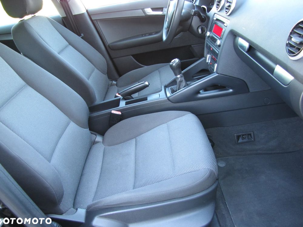 Audi A3 Sportback 1.6 Ambiente - 9