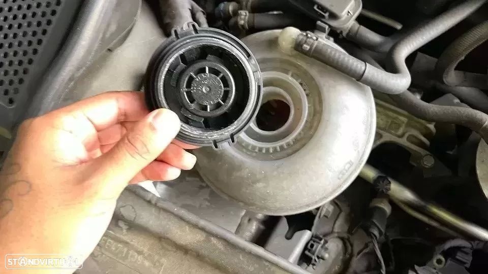 VW Passat 1.6 TDI Highline - 14