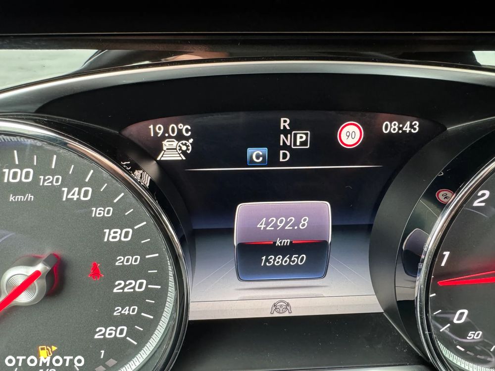 Mercedes-Benz Klasa E 220 d 9G-TRONIC - 24