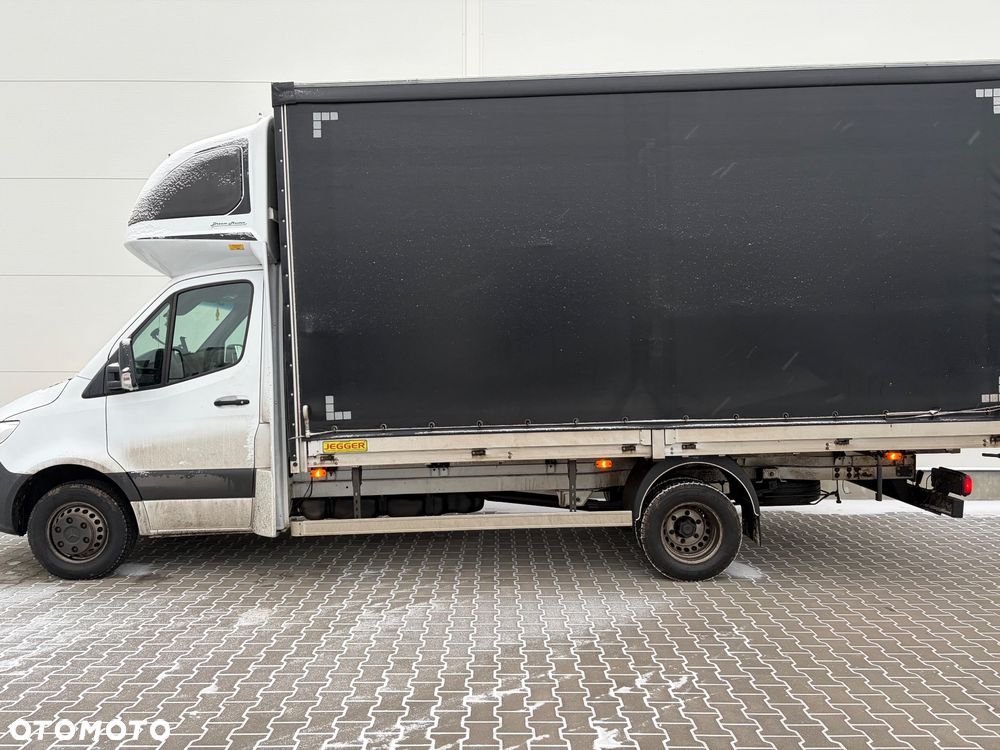 Mercedes-Benz Sprinter - 2