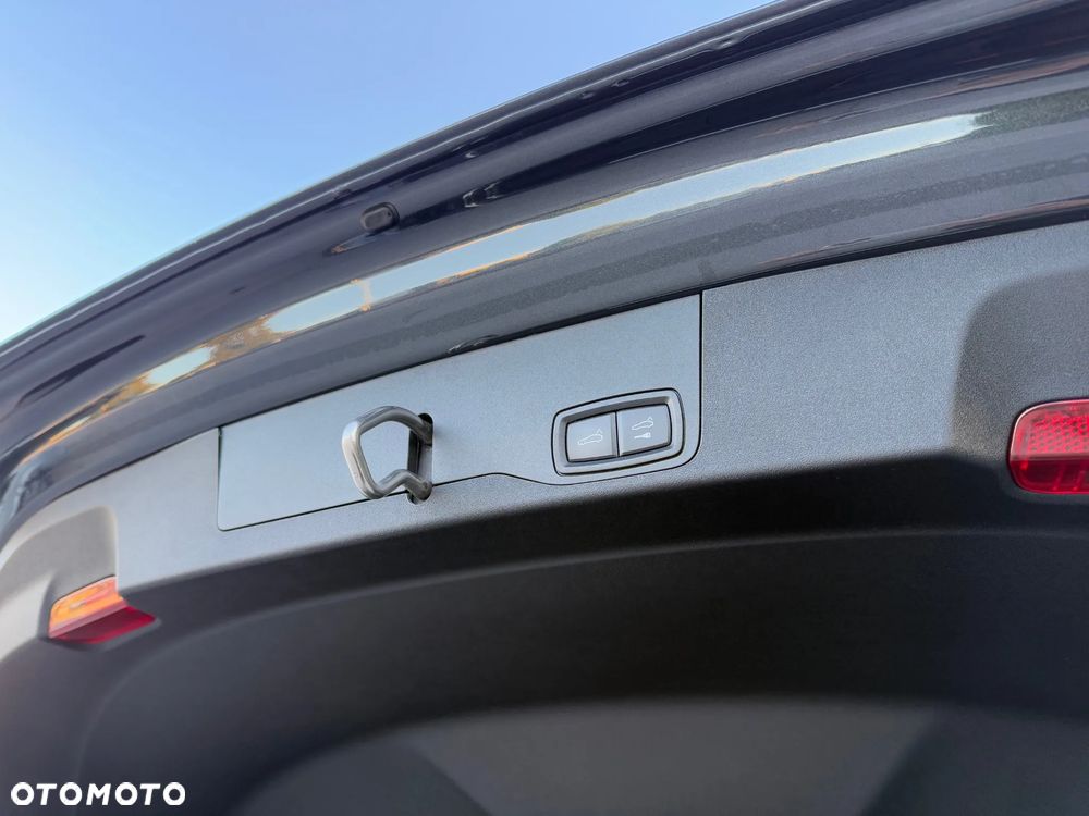 Porsche Taycan Turbo S Cross Turismo - 8