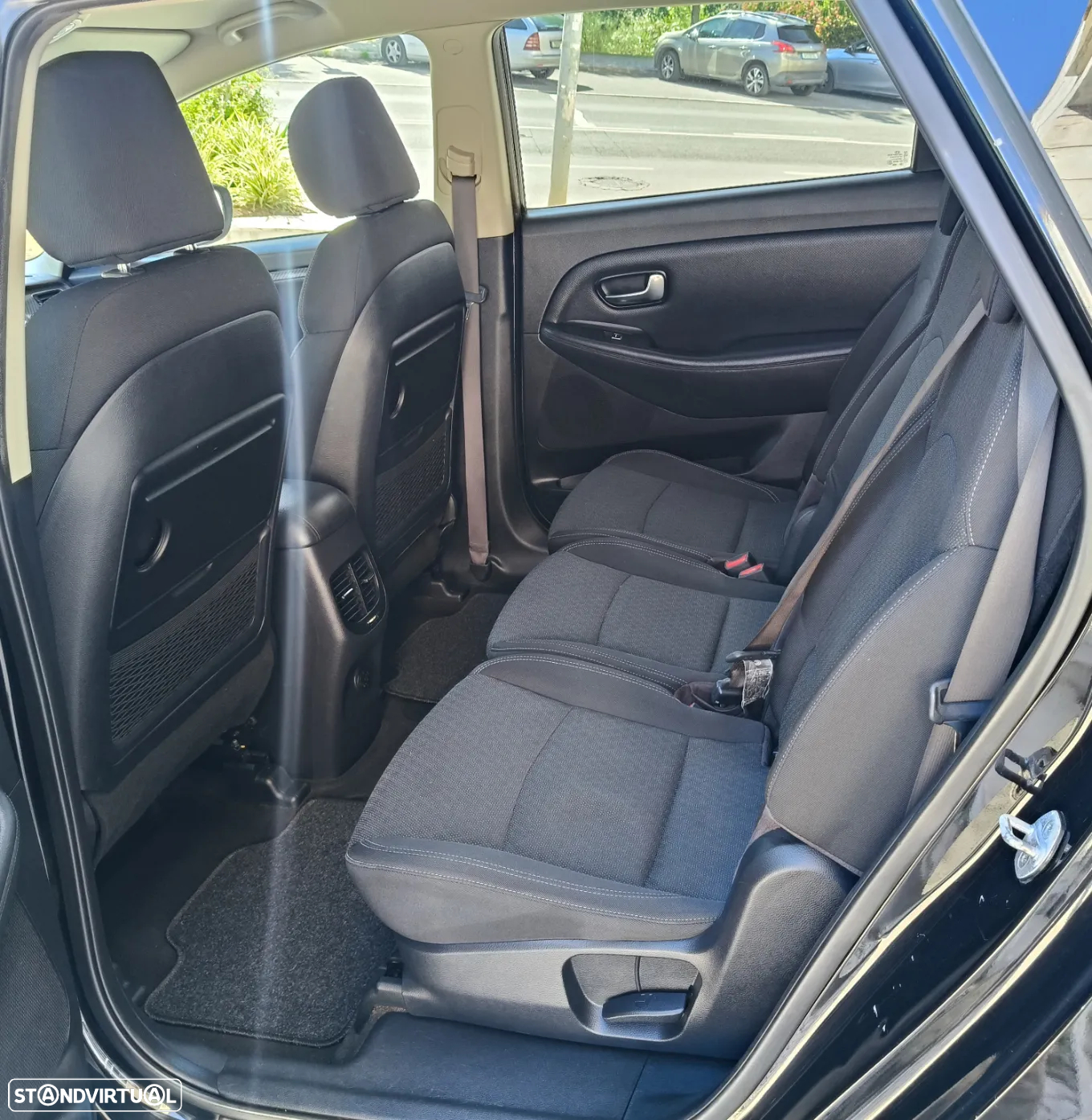 Kia Carens 1.7 CRDi ISG TX - 22