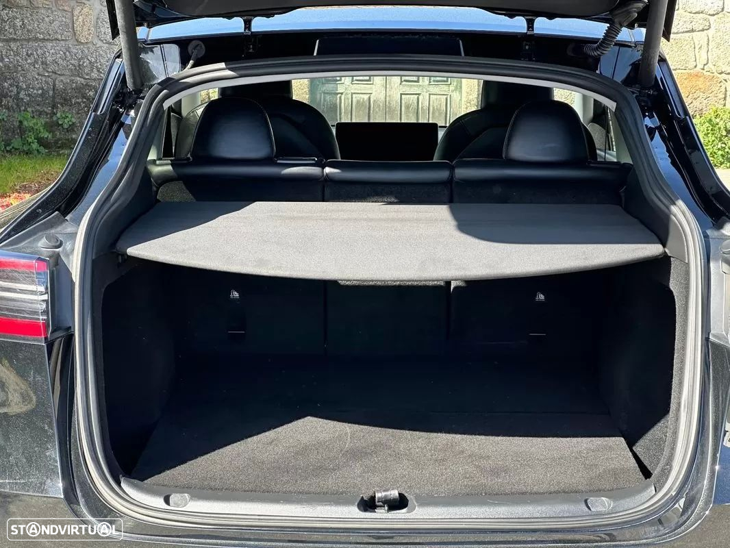 Tesla Model Y - 9