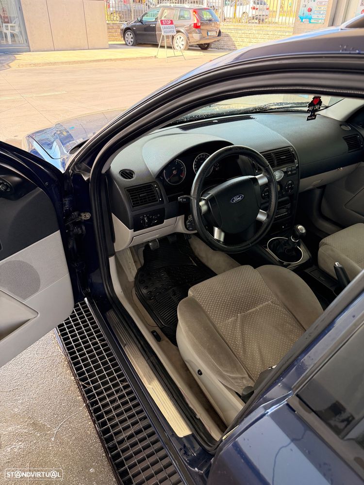 Ford Mondeo 2.0 TDdi Ghia - 4