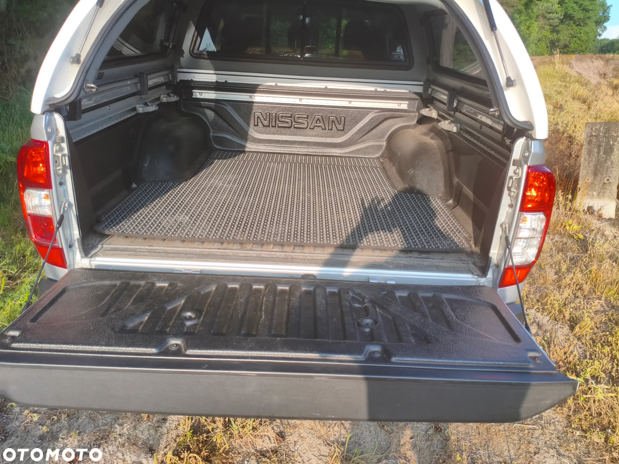 Nissan Navara DC 4x4 Autm N-Guard - 16